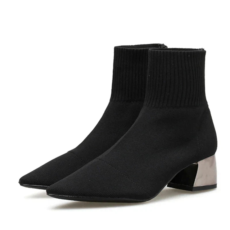 Bota Feminina de Cano Curto com Bico Fino Tecido Elástico Salto Baixo – (Promoção de Inverno 2026)